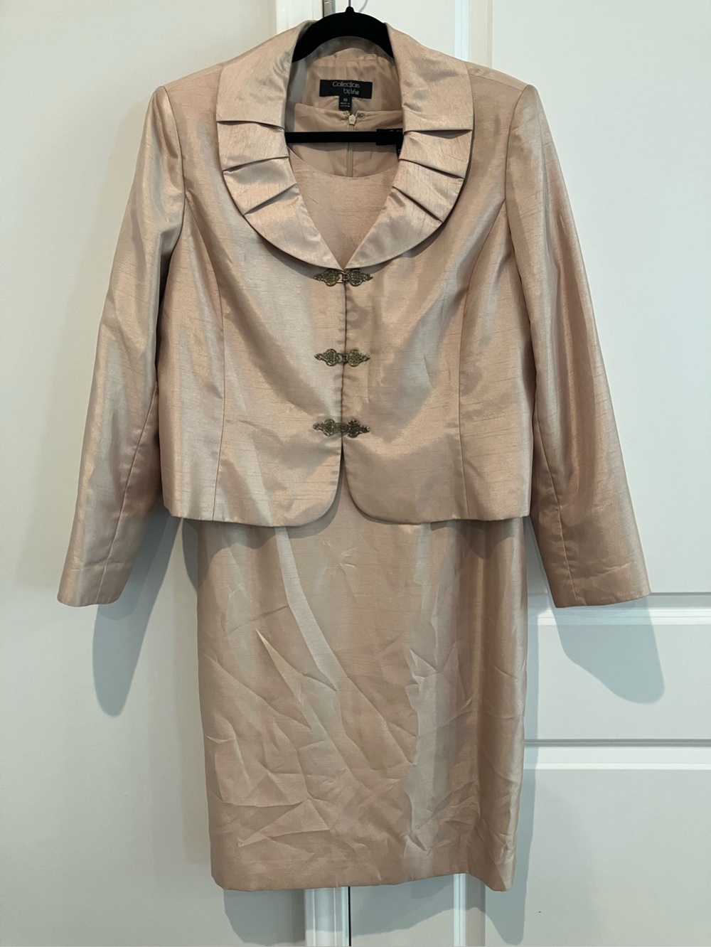 Collections
by Le Suit  NWT Champagne 2 PC size 18